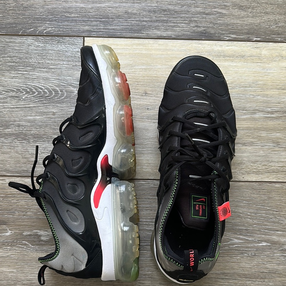 Nike Black and Neon Air VaporMax Plus Shoes - Picture 10 of 11